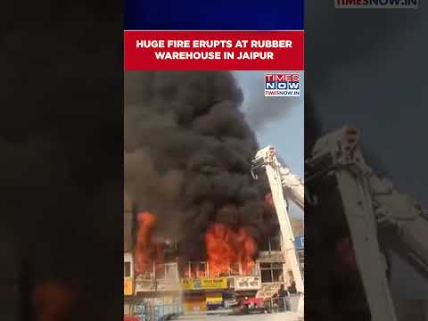 Massive Fire Breaks Out At Rubber Warehouse In Jaipur, Damages Surrounding Buildings #shorts