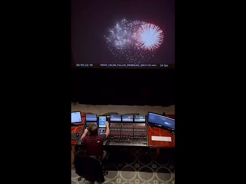 🎆 Mixing fireworks — Happy 2025! 📷 Carlos Cortés Navarrete