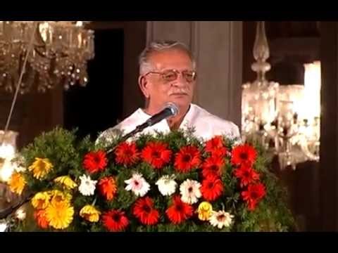 Gulzar recites poems at Jagjit singhs concert