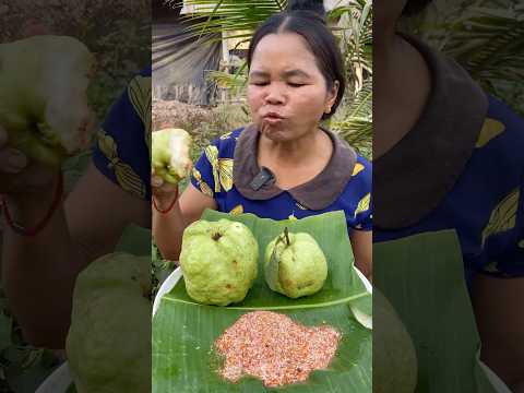 My family like Guava fruit eating #siscookingtv #mukbang #guavafruit #eating