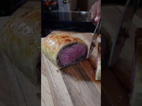 Beef Wellington made by an Idiot-Sandwich! #foodreview #recipe #gordonramsay #shorts