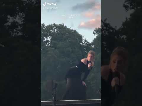 Adele twerking to "send my love" at Hyde Park