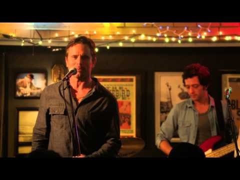 Nashville: "Youre the Kind of Trouble" by Charles Esten (Deacon)