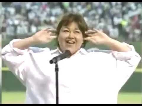 1990: The Anthem Rendition that Rocked the Stadium - Roseanne Barr's Infamous Performance