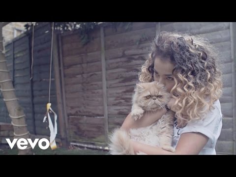 Ella Eyre - At Home with Ella & Mum (Vevo LIFT UK)