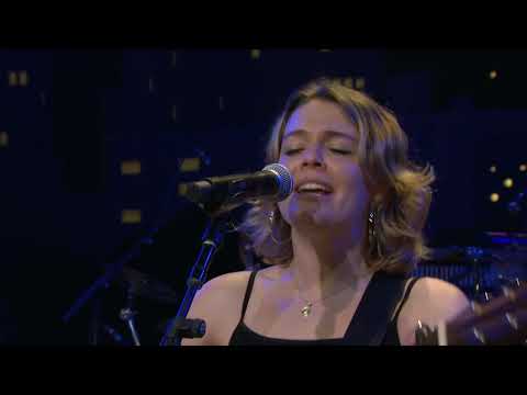 Maggie Rogers on Austin City Limits  "Don't Forget Me"