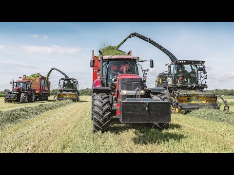 2x Black New Holland FR920 | Case IH Tractors | Grassilage 2021