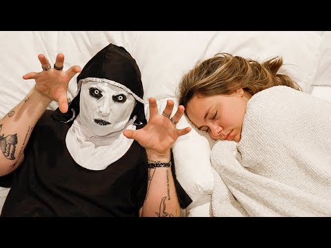 SCARING GIRLFRIEND WHILE SLEEPING!!