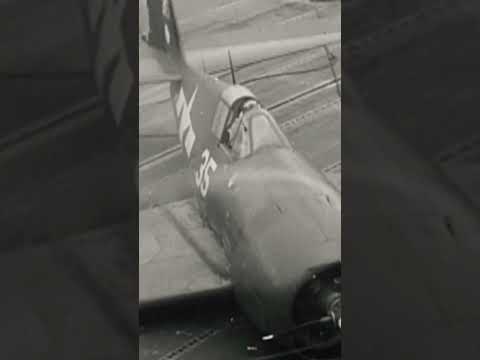 Fatal F4F Wildcat crash /F6F Hellcat hard landing - USS Essex - CV9 - dazed pilot walks away #shorts