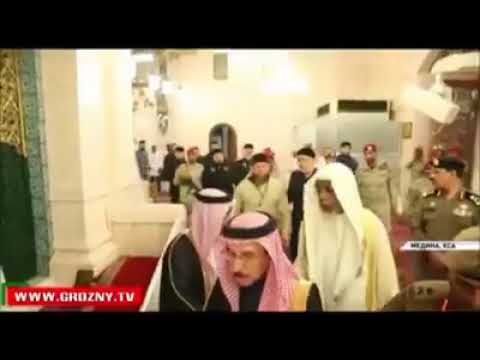 شاهد فتح أبواب الحجرة النبوية الشريفة والدخول إلى حضرة رسول الله - صلى الله عليه وسلم