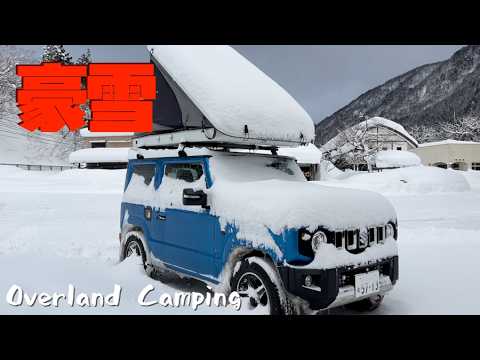 Hevey snowfall car camping in rooftop tent on Jimny [with subtitles]