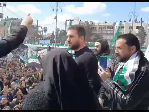 مشاركة والدة الشهيد عبد الباسط الساروت في مظاهرات إدلب #ذكرى_الثورة_السورية