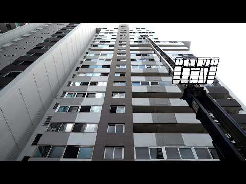 process of moving out of a high-rise apartment quickly and conveniently. Korea's Amazing Ladder Car