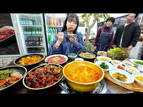 Traveled 2 hours by train to a rural village, Mungyeong, for a feast of pork belly and pig's feet!