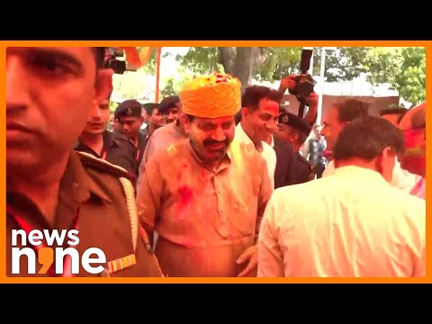 Haryana Chief Minister Nayab Singh Saini Celebrates Holi in Chandigarh | News9