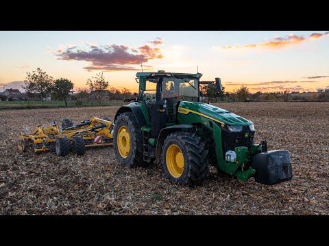 JOHN DEERE 8R410 & BEDNAR ATLAS AO 7000 PROFI | Cultivating corn stubble