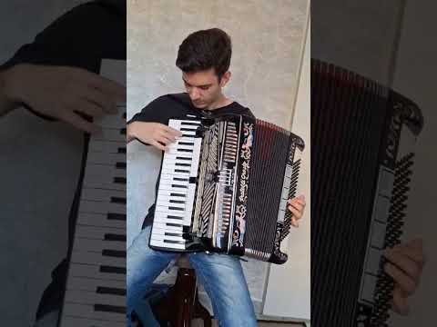 Happy day in Paris accordion musette part 2