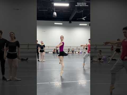 9 PIROUETTES😮🩰✨ #ballerinas #ballet #balletdancer #dancer #dance #danceform #balletdance