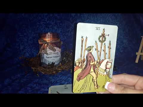 SMITH WAITE TAROT REVIEW THE BORDERLESS VERSION| TAROT TALKS TUESDAY