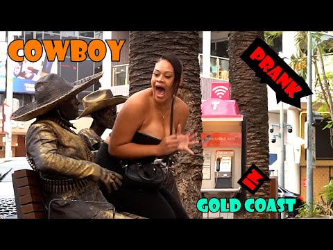 #cowboy_prank. I just want to say, Hi. lol. lelucon statue prank. luco patung.