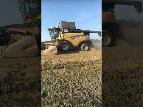 New Holland CR9. 80