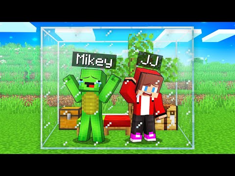 Mikey and JJ Can't Leave This Glass Box in Minecraft! (Maizen)