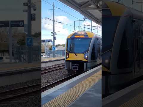 Auckland transport train arriving at Kingsland station #auckland #train #kuyabogpilotzn