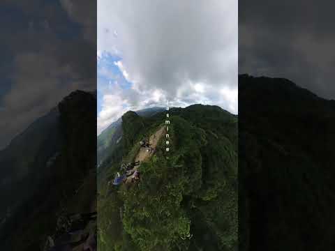 The hiking trails are short but thrilling⛰️登山步道短卻很驚險刺激 #taiwan #hiking #hikingtrail #慈母峰 #平溪 #攀岩