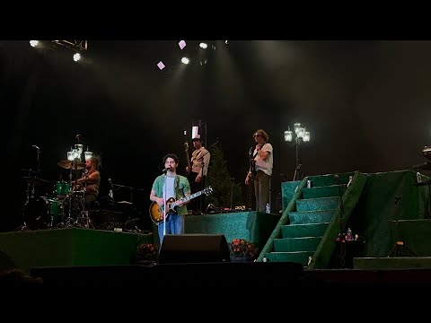 Joe Jonas Performs “Sucker” LIVE at Universal Orlando Mardi Gras 2025 2.8.25