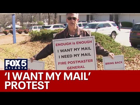 Man protests Decatur Post Office | FOX 5 News