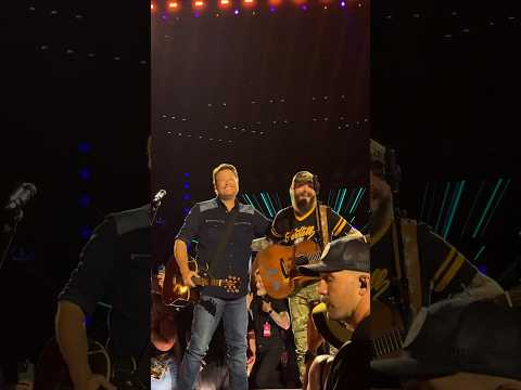 Pour me a drink @blakeshelton @CountryMusic #cma #cmafest