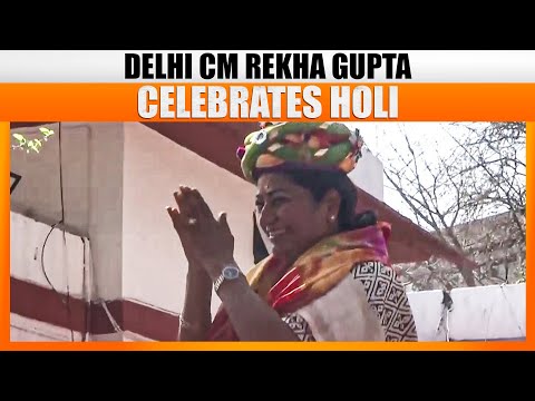 Delhi CM Rekha Gupta Celebrates Holi in Delhi | Holi Celebration 2025 | News9