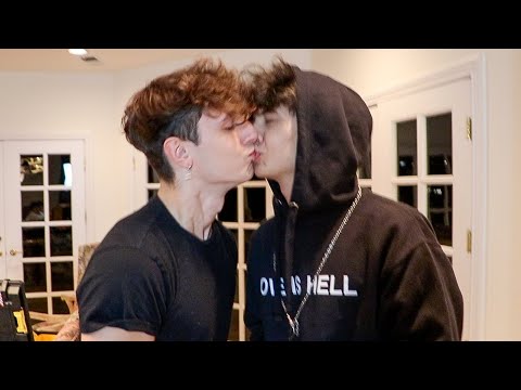 BEST FRIENDS KISS FOR FIRST TIME!!