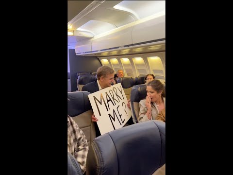 Soldier changes on flight and proposes 🥹