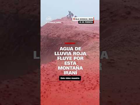 Agua de lluvia roja fluye por esta montaña iraní