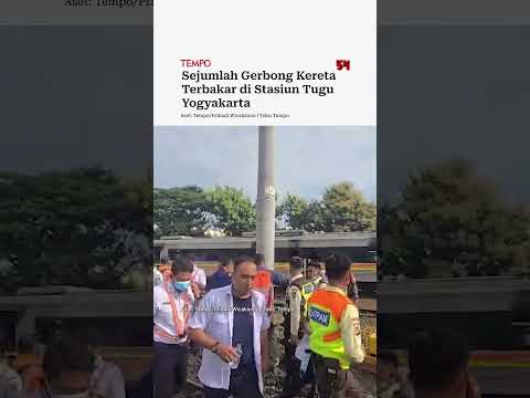 Sejumlah Gerbong Kereta Terbakar di Stasiun Tugu Yogyakarta #shorts