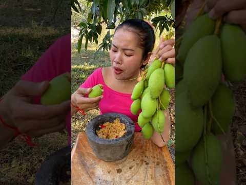 Young mango season #siscookingtv #fruit #asianfruit #mukbang #greenmangomukbang #eating