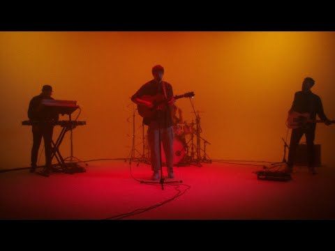 Boy in Space - u n eye (Live) [Official Video]