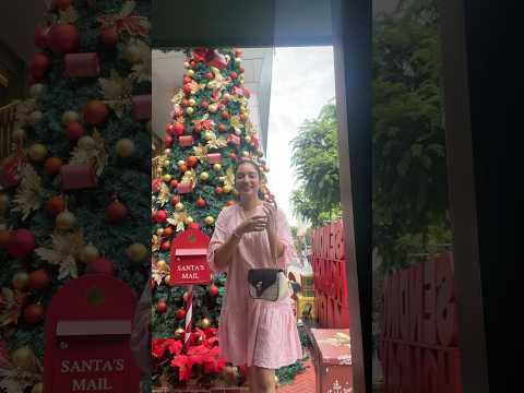 What is Christmas in Singapore like?￼🥵🎅 #christmas #christmasdecor #travel