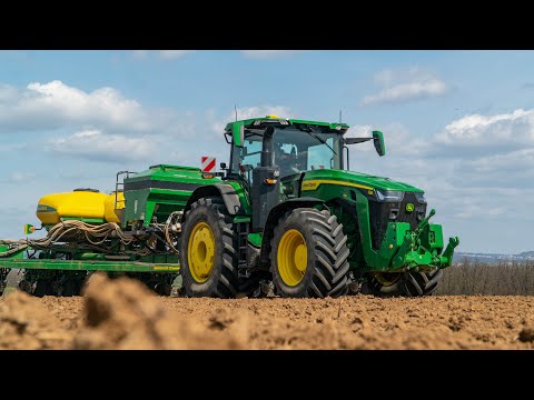 John Deere 8R 410 & John Deere 1770NT - Sowing corn