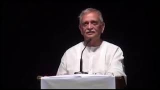 Gulzar Sahab Live Poetry “Sab Chalta Hai” stage performance ll Gulzar poetry in his own Voice