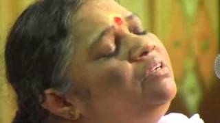 Amma, Mata Amritanandamayi Devi singing Lokah Samastha Sukhino Bhavanthu