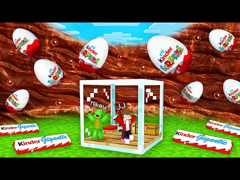 JJ and Mikey GLASS Bunker vs KINDER Chocolate Doomsday Survive Battle in Minecraft - Maizen