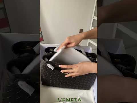 UNBOXING BOTTEGA VENETA ANDIAMO IN MEDIUM SIZE | qxluxury