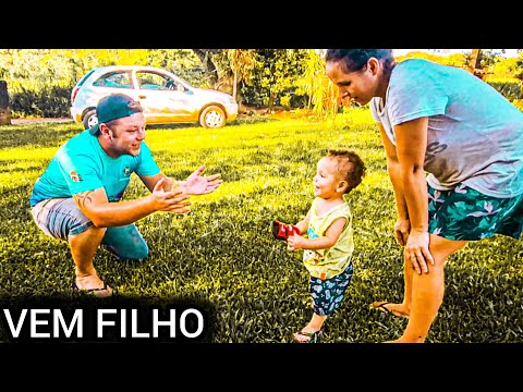 NOSSO FILHO DE UM ANO ESTÁ APRENDENDO A CAMINHAR !