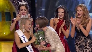 Savvy Shields being crowned as Miss America 2017