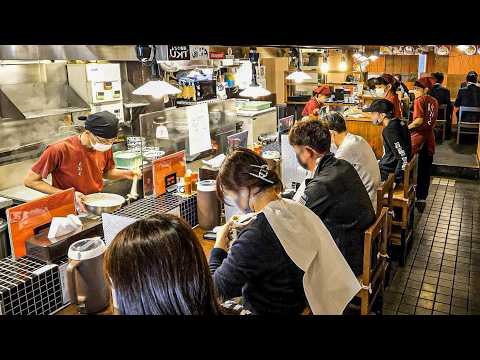 Tempura is ordered in large quantities. There are always long queues at Japanese udon restaurants.