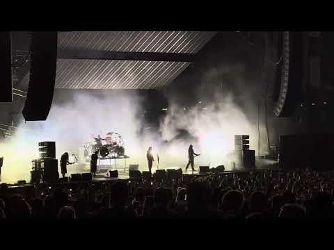 Korn Performs “Twist” LIVE at Midflorida Credit Union Amphitheater 9.12.24 Tampa, Florida