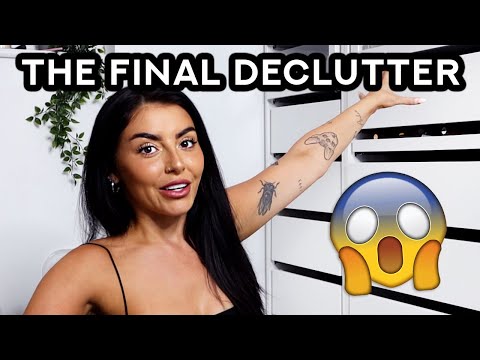 THE FINAL MAKEUP DECLUTTER! (Lipstick, Lip Liners, Lip Gloss!)