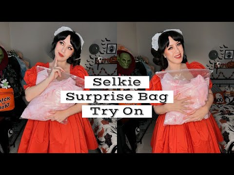 I was feeling lucky so I went ahead and tried the Selkie surprise bag this year! #unboxing #selkie